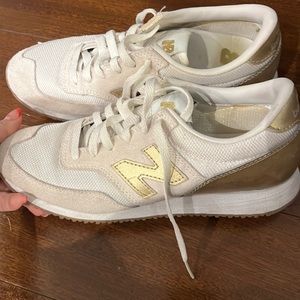 New balance sneaker light wear very good condition